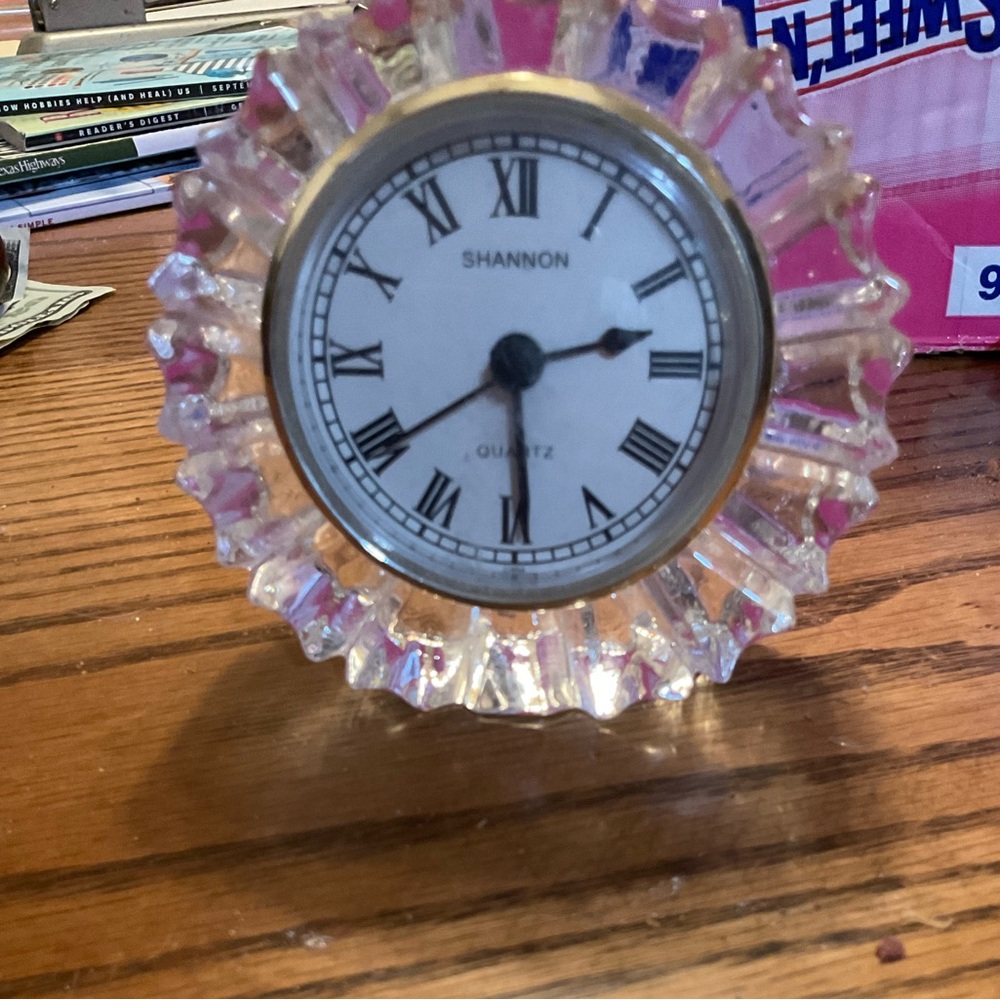 Crystal lead clock